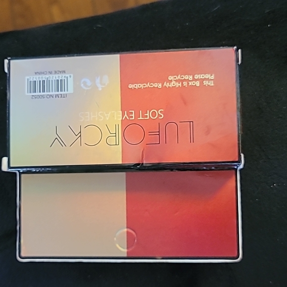 Eye lashes - Picture 2 of 3